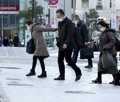 Tokyo sees heavy snowfall and coldest weather of the season