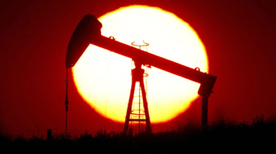 Oil Edges Higher on Tight Supply, Limited Omicron Impact