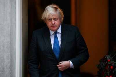 Boris Johnson news – live: PM approved No 10 party knowing it broke rules, says Cummings as Labour lead grows