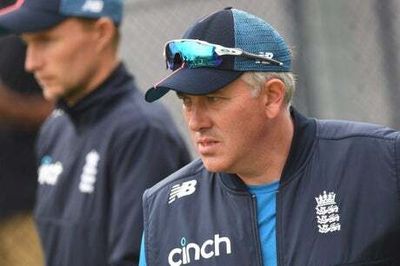 Chris Silverwood determined to remain England head coach and selector despite Ashes humiliation