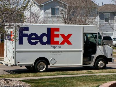 Viral TikTok shows FedEx driver throwing package at house from moving van