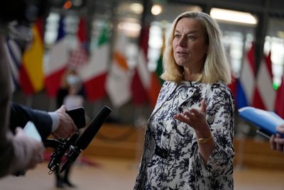 Euro nations seek path between high inflation, weak growth