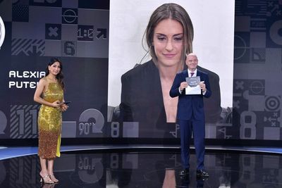 Fifa Best 2021 LIVE: Robert Lewandowski wins men’s player of the year as Alexia Putellas scoops women’s prize