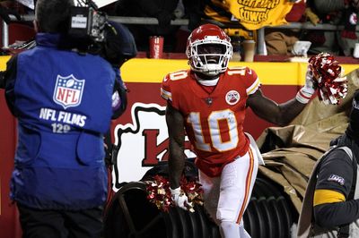 WATCH: Tyreek Hill joins Chiefs cheerleaders for touchdown celebration