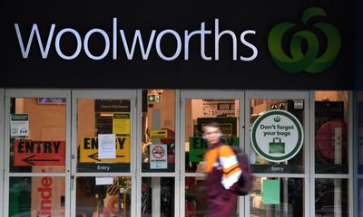 Woolworths suspends orders from South Australia meatworks allowed to operate with Covid-infected staff