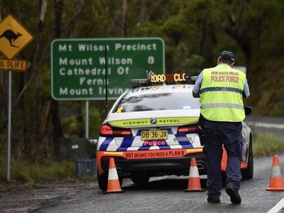 Crews fight weather in NSW search for girl