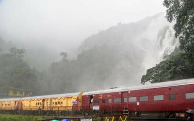 Vasco Da Gama-Howrah Amaravati Express derails in Goa