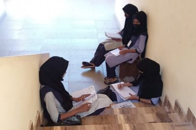 Muslim girls wearing hijab barred from classes at Indian college