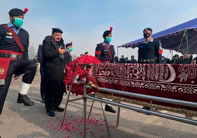 Pakistani Taliban claim multiple overnight attacks on police