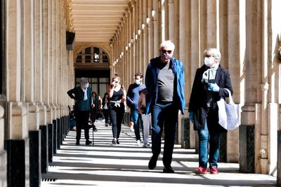 Paris tightens outdoor mask-wearing rules