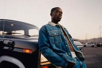 Pull them down! Peekaboo boxers are back