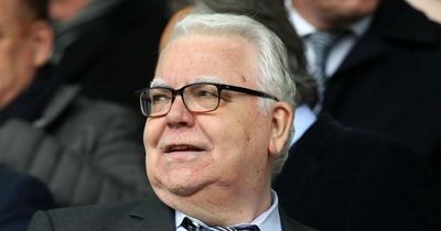 Everton chairman Bill Kenwright visits training ground with message for staff