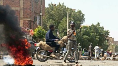 Sudanese Barricade Streets after 7 Killed in Anti-coup Protests