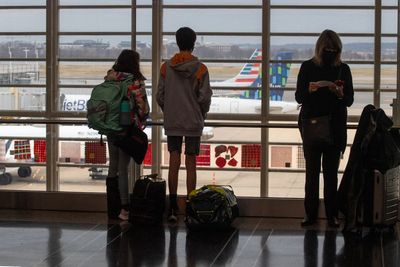 5G masts near airports lead to AT&T and Verizon activation delay over warning of ‘catastrophic’ effect to flights