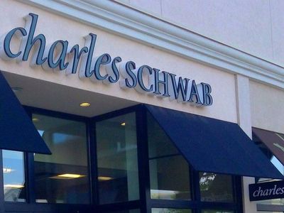 Charles Schwab CEO Walt Bettinger Weighs In On Earnings Results: 'It Was Simply Outstanding'