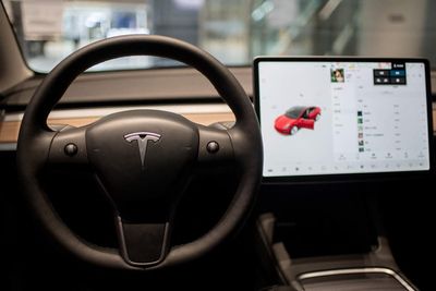 Man behind wheel in Tesla Autopilot crash that killed two charged with vehicular manslaughter in first case of its kind