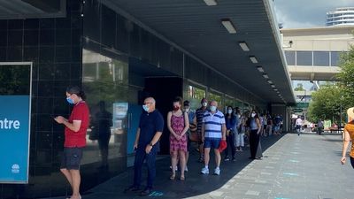 NSW brings forward wait for COVID-19 booster shot as hospitalisations climb towards 3,000