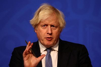 British ministers to decide on lifting England's COVID curbs