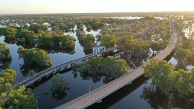 Bourke transformed by floodwaters heading for South Australia