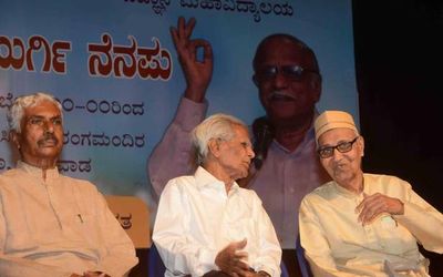 Writer Channaveer Kanavi battling COVID-19 complications in Hubballi hospital