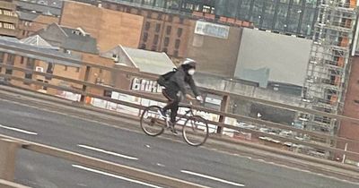 Glasgow cyclist spotted pedalling over Kingston Bridge amid rush hour traffic