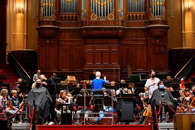 Dutch museums, concert halls open briefly in protest at COVID-19 lockdown