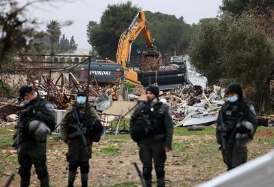 Video: Israeli police tear down Palestinian home in Sheikh Jarrah