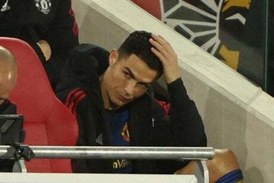 Cristiano Ronaldo told to focus on bigger picture after complaints at being taken off in Man United win
