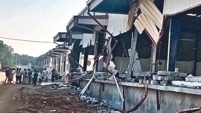 Task Force, Hyderabad Metropolitan Development Authority officials pull down 10 more illegal buildings