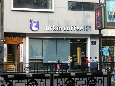 Scandal-Hit Starbucks Rival Luckin Said To Be Scheming A US Relisting