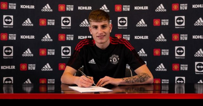 Manchester United youngster Rhys Bennett signs first professional deal