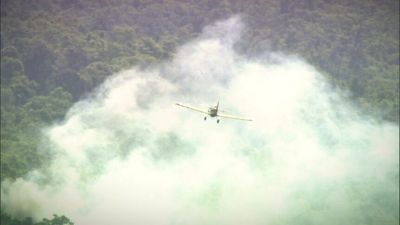 Emergency warning downgraded as threat eases for bushfire burning in Parkerville in Perth's hills