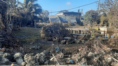 Eyewitness accounts of Tonga's volcanic eruption emerge as relatives endure torturous wait to hear from loved ones