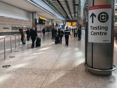 Travel expert Simon Calder to answer your questions live as Plan B restrictions dropped
