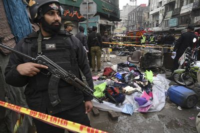 Pakistan: Deadly bomb blast targets Lahore’s shopping district