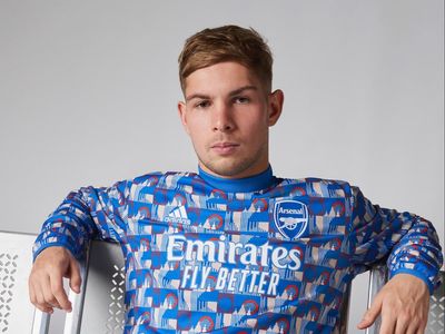 Arsenal unveils shirt inspired by London Underground seats
