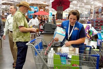 Walmart Rating Cut; KeyBanc Says Inflation Hits 'Middle-Middle' Consumer