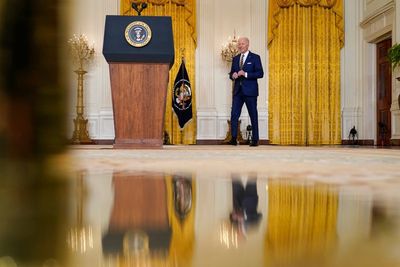 U.S. sanctions Ukrainian officials alleged to help Russia