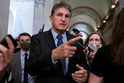 Manchin defends filibuster with a lie