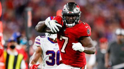 Leonard Fournette Returns to Buccaneers Practice, Status in Doubt for Divisional Round