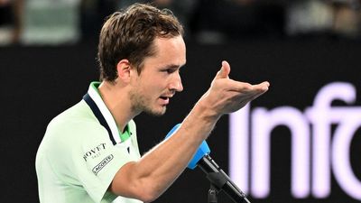 Daniil Medvedev admonishes rowdy Australian Open crowd after defeating Nick Kyrgios