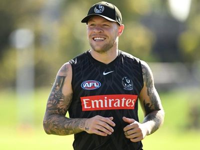 AFL star De Goey returns to Collingwood