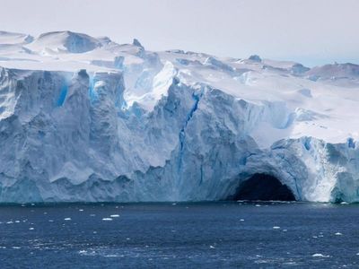 Scientists discover 2.2km Antarctic canyon