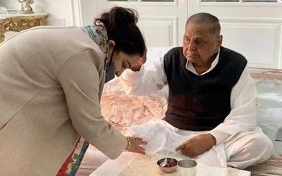 After joining BJP, Mulayam’s youngest daughter-in-law Aparna seeks his blessings