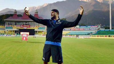 Harbhajan Singh tests positive for COVID-19, under home quarantine