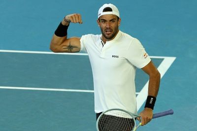 Berrettini fights off prodigy Alcaraz to reach fourth round