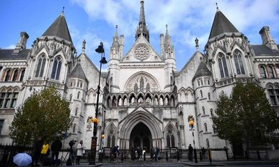 Oligarchs use London law firms to intimidate journalists, MPs say