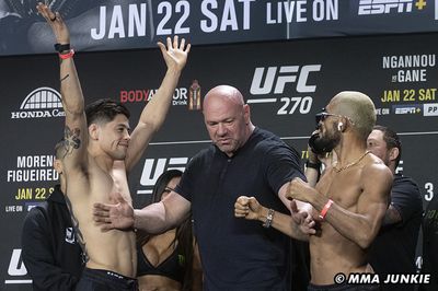 UFC 270 faceoff: Deiveson Figueiredo gives Brandon Moreno the middle finger