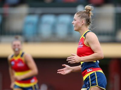 Crows grind out AFLW win against Eagles
