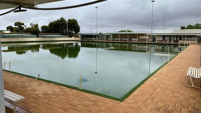 Rain causes more flash flooding in outback South Australia, drenching the town of Kimba